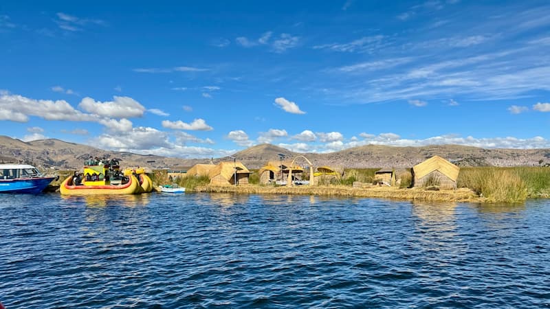 Islas flotantes de los Uros en el Lago Titicaca